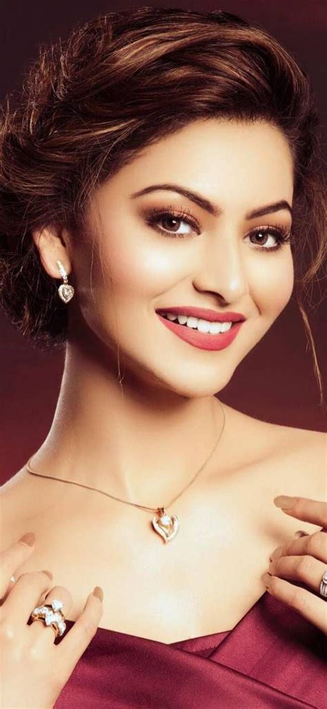 10 Hottest Photos of Urvashi Rautela That Needs Your Attention